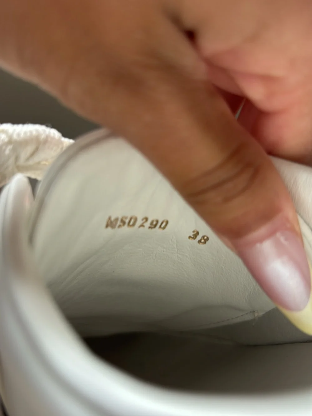 Louis Vuitton White Leather Sneakers with Brown Monogram Stripe
